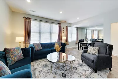 2721 W Peterson Avenue, Chicago, IL 60659 - Photo 2