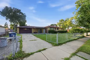 8300 Long Ave, Burbank, IL 60459 - Photo 36
