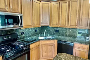 731 S Jade Ln, Round Lake, IL 60073 - Photo 10