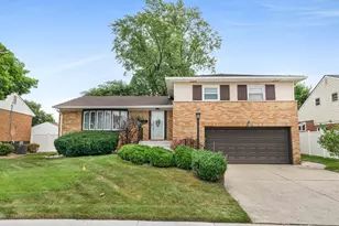 661 Winston Dr, Melrose Park, IL 60160 - Photo 2