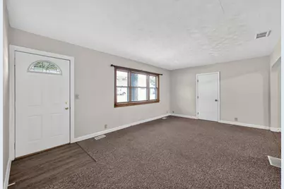 223 Ellen Street, Sycamore, IL 60178 - Photo 8