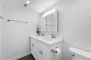 2737 W Lunt Ave, Chicago, IL 60645 - Photo 10