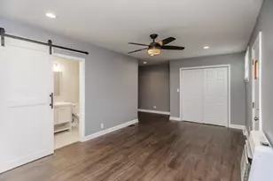 8500 S Prairie Ave, Chicago, IL 60619 - Photo 12