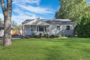 133 S Lincoln Ave, Mundelein, IL 60060 - Photo 1