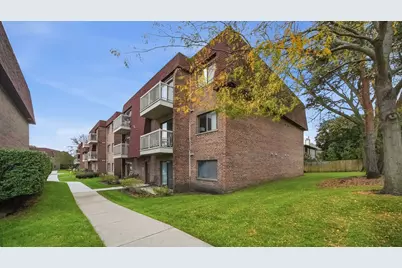 705 W Central Road #B1, Mount Prospect, IL 60056 - Photo 14