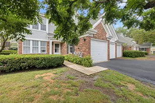 1913 Quaker Hollow Ln, Streamwood, IL 60107 - Photo 2