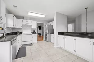 1913 Quaker Hollow Ln, Streamwood, IL 60107 - Photo 8