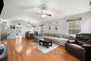 1913 Quaker Hollow Ln, Streamwood, IL 60107 - Photo 6