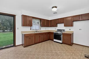 2976 Drover Ln, Darien, IL 60561 - Photo 4