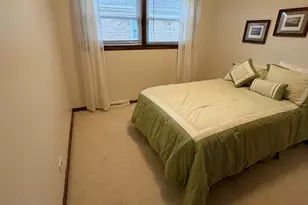 2822 W 102nd Pl, Evergreen Park, IL 60805 - Photo 8
