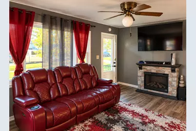 123 James Street, Montgomery, IL 60538 - Photo 2