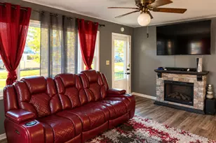 123 James St, Montgomery, IL 60538 - Photo 2