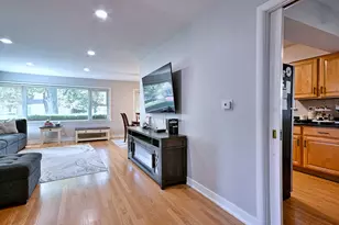 7167 N Ozanam Ave, Chicago, IL 60631 - Photo 10