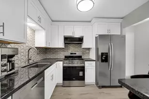 245 S Park Ln, Palatine, IL 60074 - Photo 2