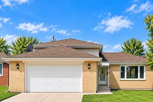 966 S Iowa Ave, Addison, IL 60101 - Photo 1