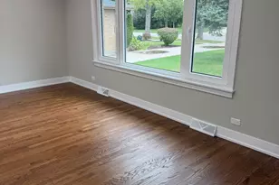 966 S Iowa Ave, Addison, IL 60101 - Photo 2
