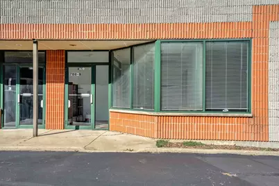 700 E Elm Avenue, La Grange, IL 60525 - Photo 2