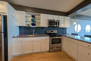 300 N State St, Chicago, IL 60654 - Photo 10