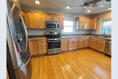 533 Woodview Avenue, Elk Grove Village, IL 60007 - Photo 6