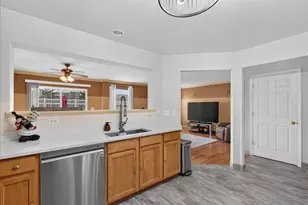 1554 Glacier Cir, Crystal Lake, IL 60014 - Photo 8