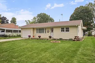125 Maple St, Gibson City, IL 60936 - Photo 2