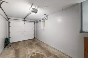 29 W Chestnut St, Chicago, IL 60610 - Photo 32