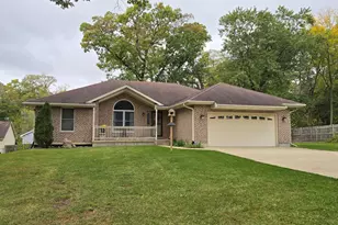 330 Kirkwood Ave, Winthrop Harbor, IL 60096 - Photo 1