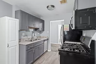8894 Knight Ave, Des Plaines, IL 60016 - Photo 4