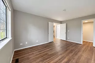 2127 Southwind Cir, Schaumburg, IL 60194 - Photo 12