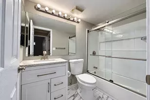 2127 Southwind Cir, Schaumburg, IL 60194 - Photo 16