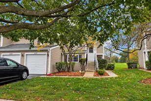 2127 Southwind Cir, Schaumburg, IL 60194 - Photo 2