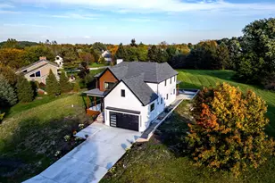 178 Meadowlark Dr, Hawthorn Woods, IL 60047 - Photo 2