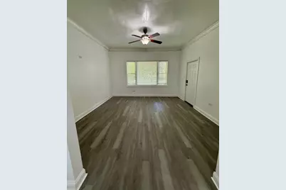 8518 S Muskegon Avenue, Chicago, IL 60617 - Photo 6
