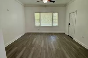 8518 S Muskegon Ave, Chicago, IL 60617 - Photo 6