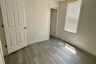 8518 S Muskegon Ave, Chicago, IL 60617 - Photo 10