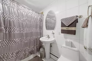 601 E 32nd St, Chicago, IL 60616 - Photo 16