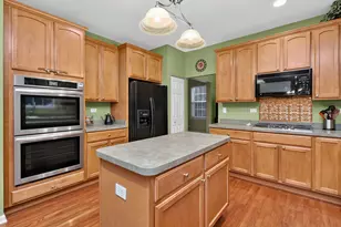 806 Baden Ave, Oswego, IL 60543 - Photo 8
