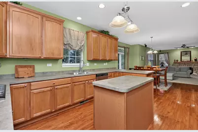 806 Baden Avenue, Oswego, IL 60543 - Photo 10