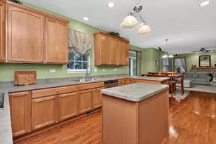 806 Baden Ave, Oswego, IL 60543 - Photo 10