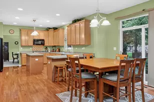 806 Baden Ave, Oswego, IL 60543 - Photo 12