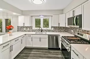 30 Strauss Ln, Olympia Fields, IL 60461 - Photo 6
