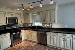 569 W Crockett Ave, Elmhurst, IL 60126 - Photo 8