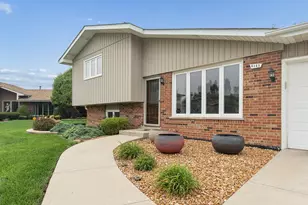 6148 La Grande Ct, Oak Forest, IL 60452 - Photo 4