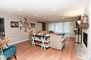 1470 Edgefield Ln, Hoffman Estates, IL 60169 - Photo 12