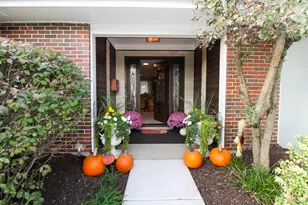 1470 Edgefield Ln, Hoffman Estates, IL 60169 - Photo 2