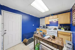 6438 N Mozart St, Chicago, IL 60645 - Photo 2