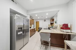 6438 N Mozart St, Chicago, IL 60645 - Photo 12