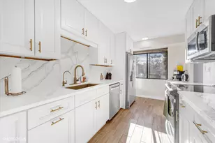 35 S Baybrook Dr, Palatine, IL 60074 - Photo 6