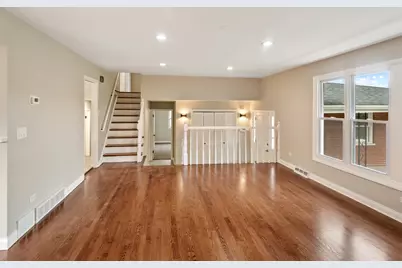 9128 S Komensky Avenue, Oak Lawn, IL 60453 - Photo 2