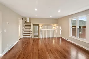 9128 S Komensky Ave, Oak Lawn, IL 60453 - Photo 2